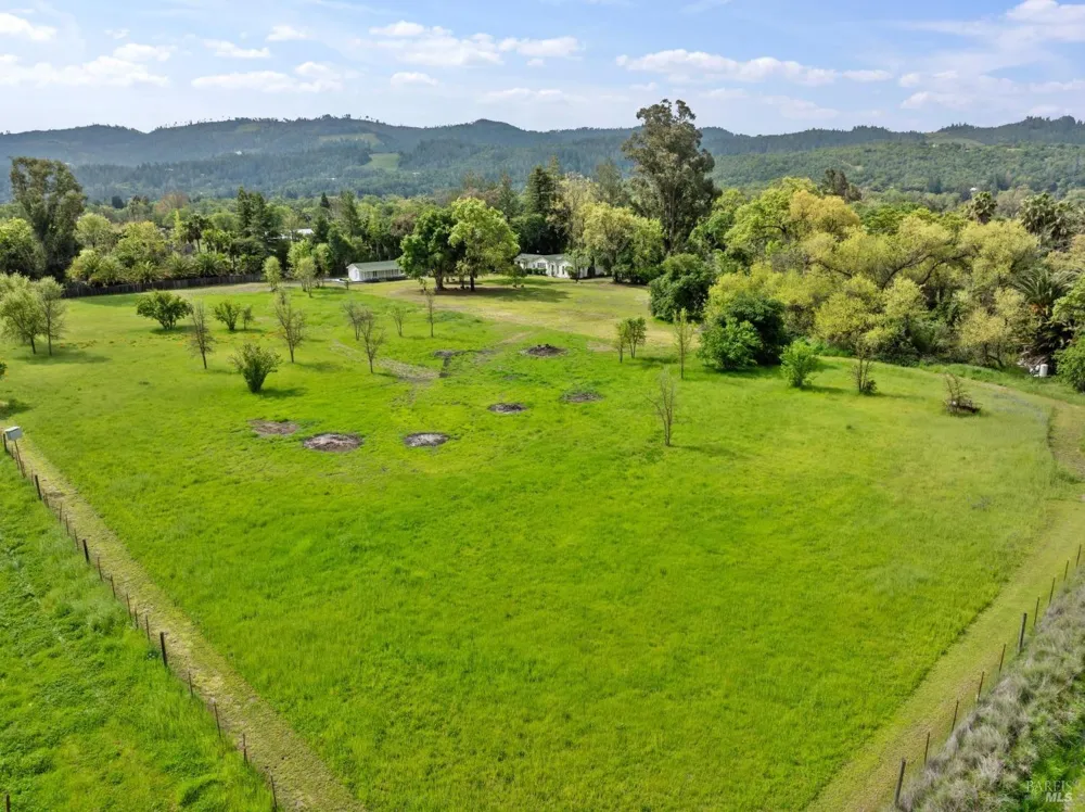 3048 Myrtledale Road Calistoga, CA 94515