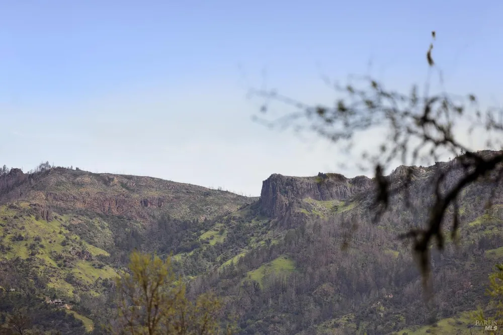 3048 Myrtledale Road Calistoga, CA 94515