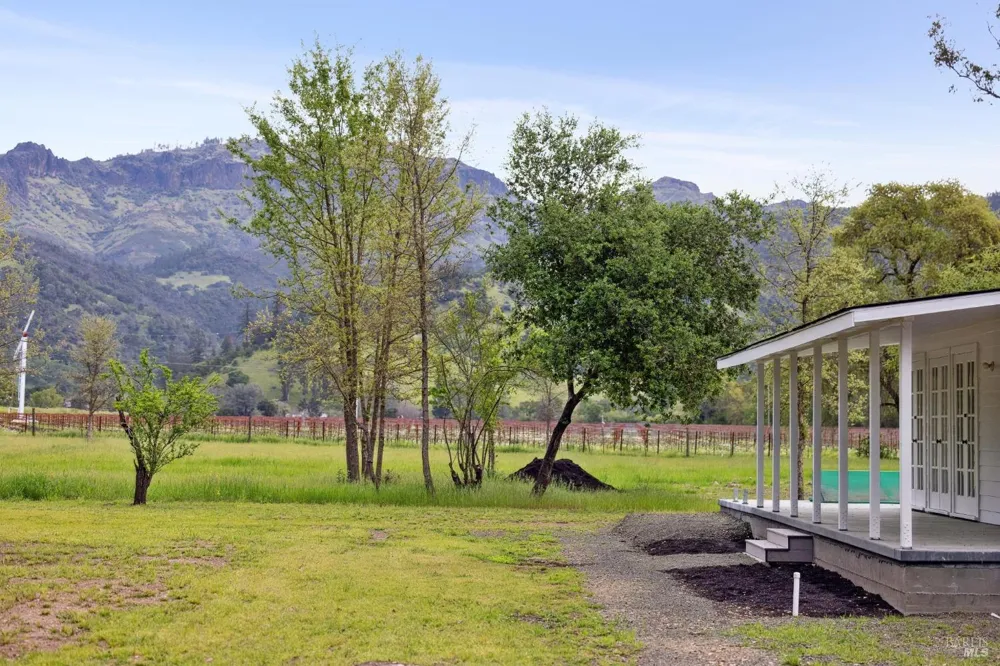3048 Myrtledale Road Calistoga, CA 94515