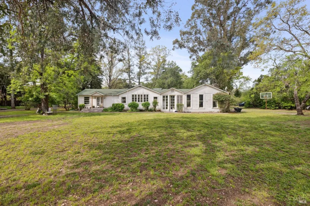 3048 Myrtledale Road Calistoga, CA 94515
