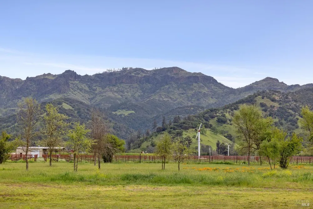 3048 Myrtledale Road Calistoga, CA 94515