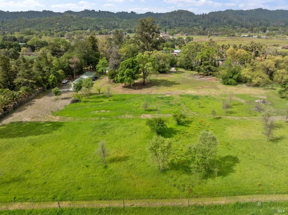 3048 Myrtledale Road Calistoga, CA 94515