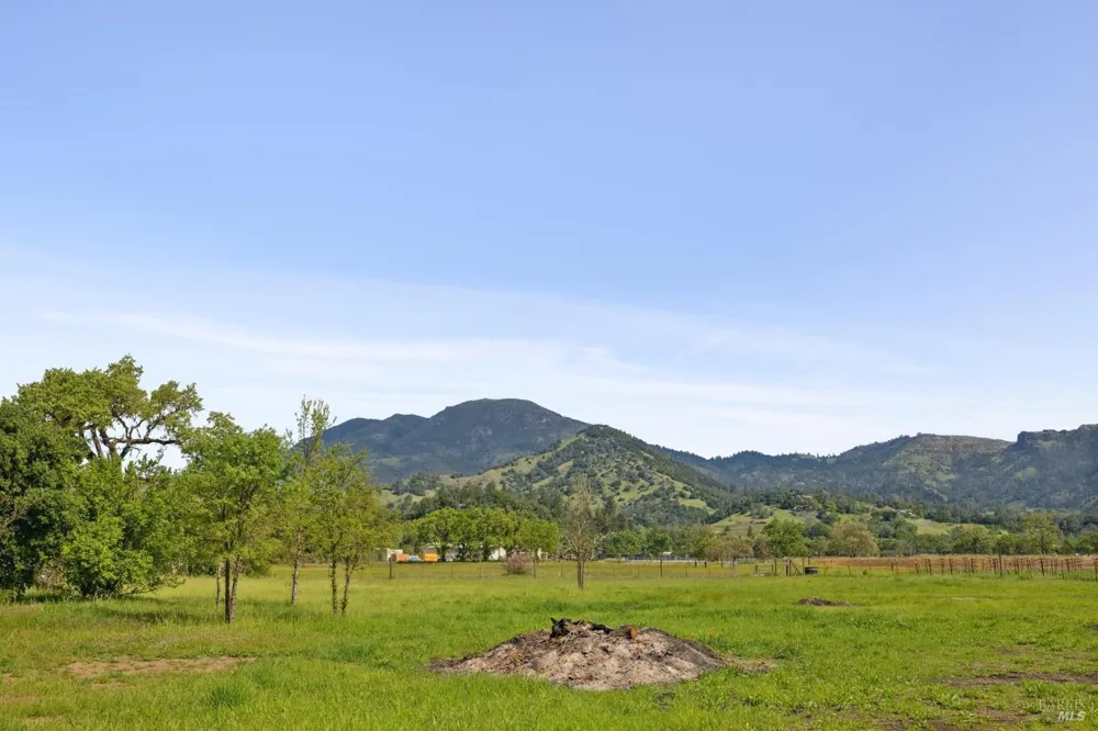 3048 Myrtledale Road Calistoga, CA 94515