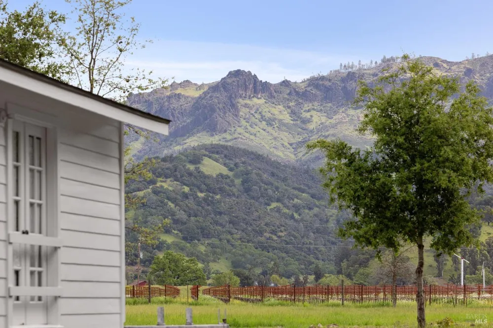 3048 Myrtledale Road Calistoga, CA 94515