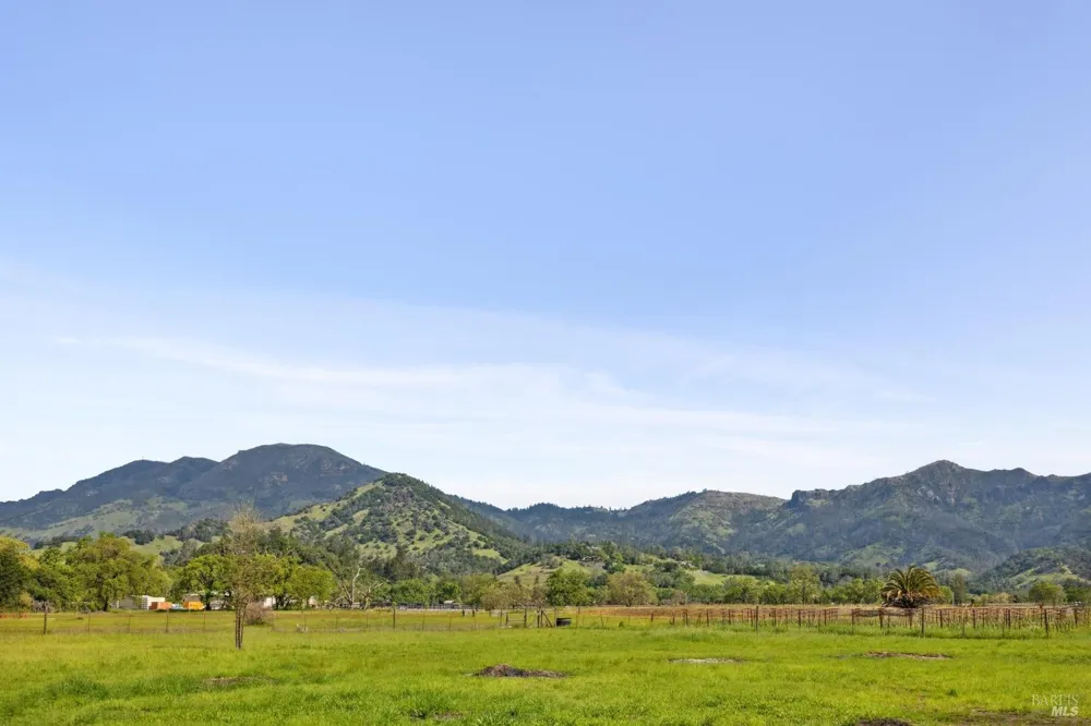 3048 Myrtledale Road Calistoga, CA 94515