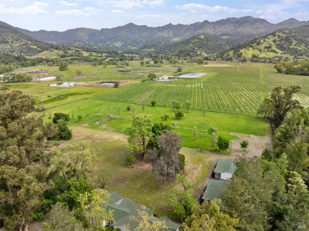 3048 Myrtledale Road Calistoga, CA 94515
