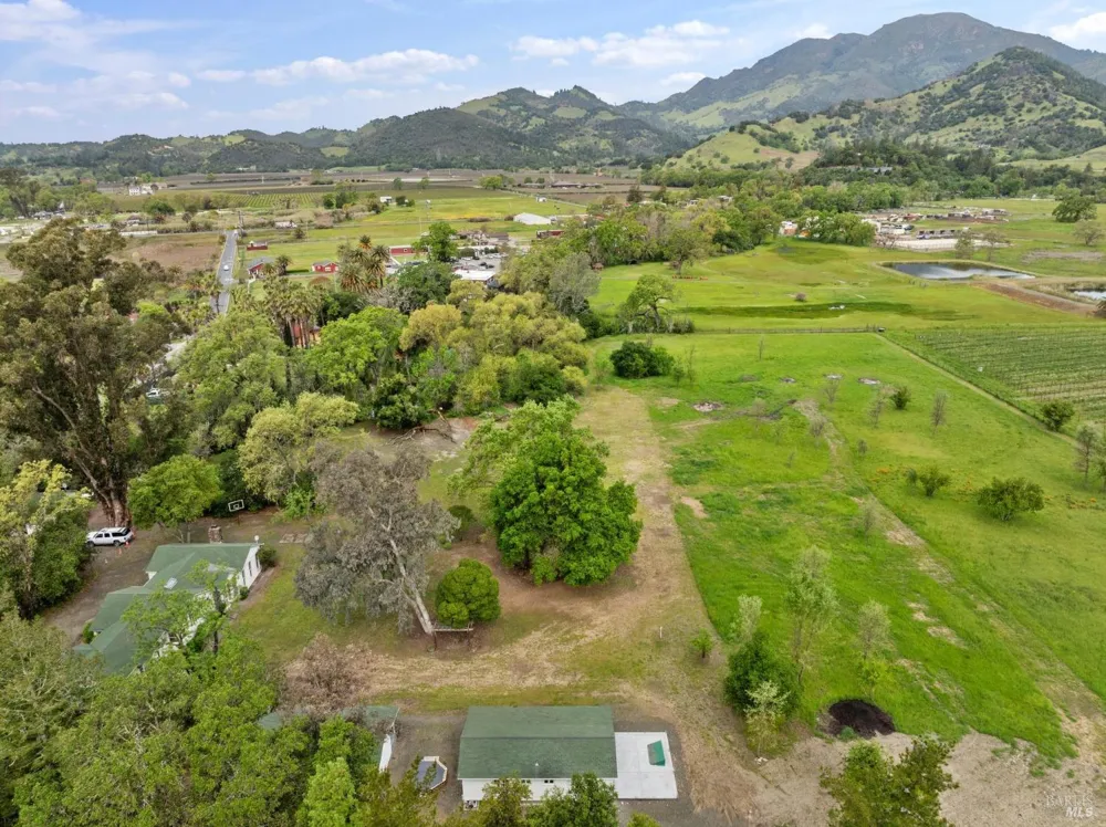 3048 Myrtledale Road Calistoga, CA 94515