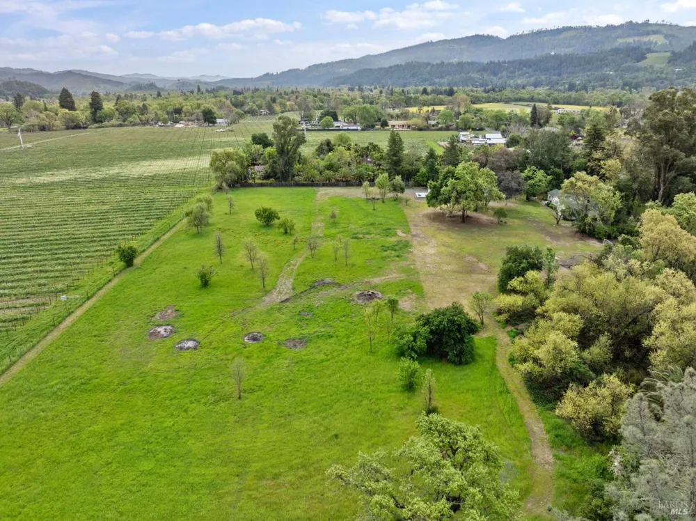 3048 Myrtledale Road Calistoga, CA 94515