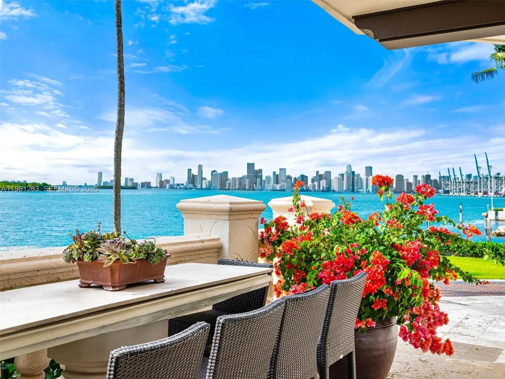 2416 Fisher Island Dr #5106 Miami Beach, FL 33109