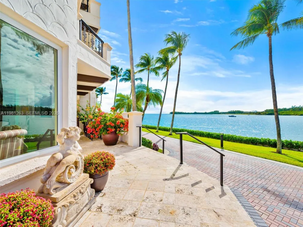 2416 Fisher Island Dr #5106 Miami Beach, FL 33109