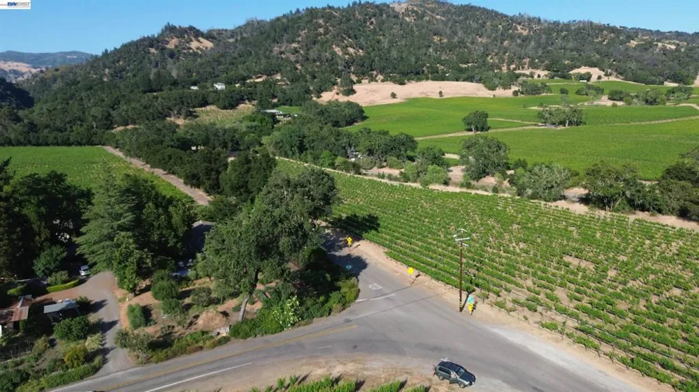 11311 Pine Flat Healdsburg, CA 95448