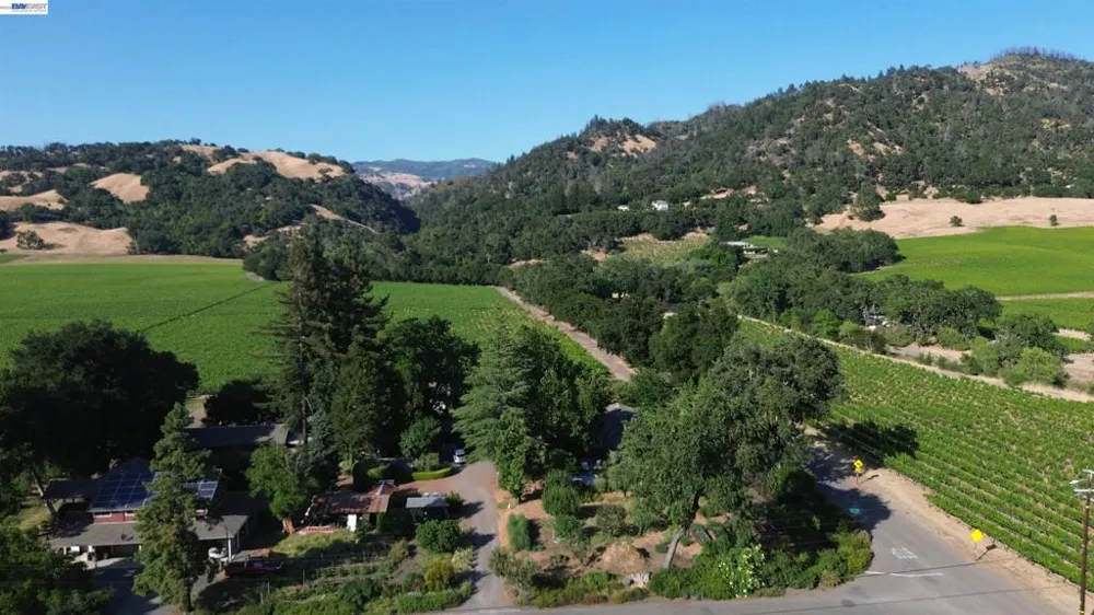 11311 Pine Flat Healdsburg, CA 95448