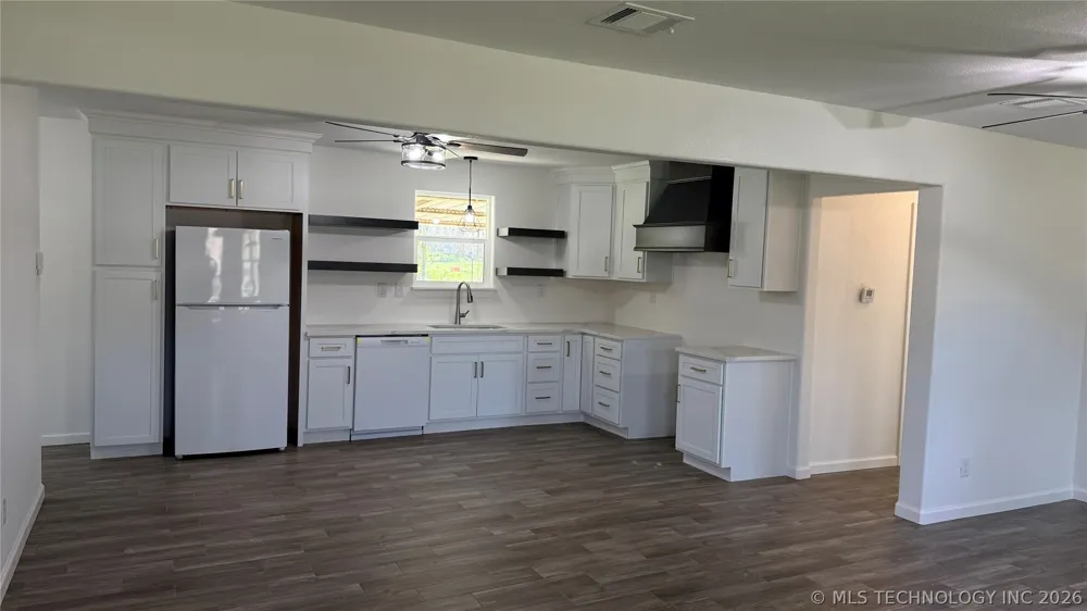 34 1st Cartwright, OK 74731