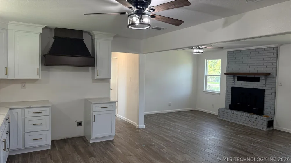 34 1st Cartwright, OK 74731