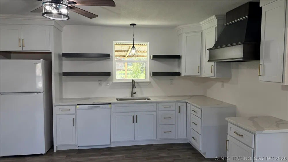 34 1st Cartwright, OK 74731