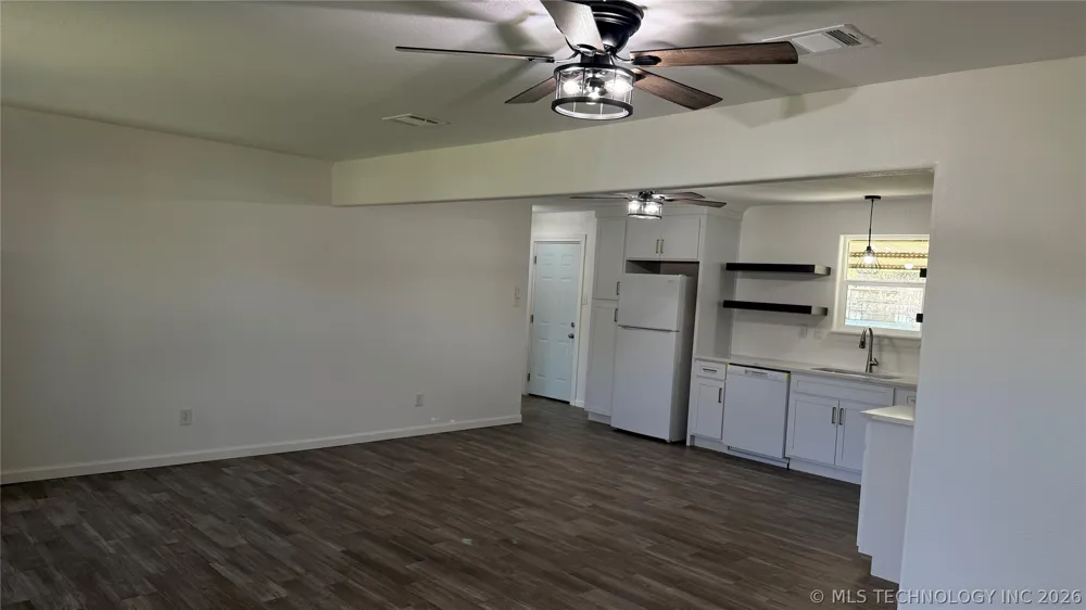 34 1st Cartwright, OK 74731