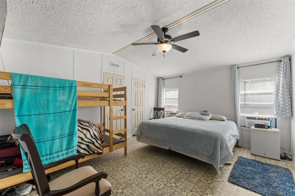 606 S Pine Hill Street Pinehurst, TX 77362
