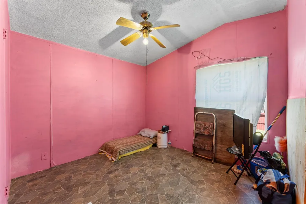 606 S Pine Hill Street Pinehurst, TX 77362