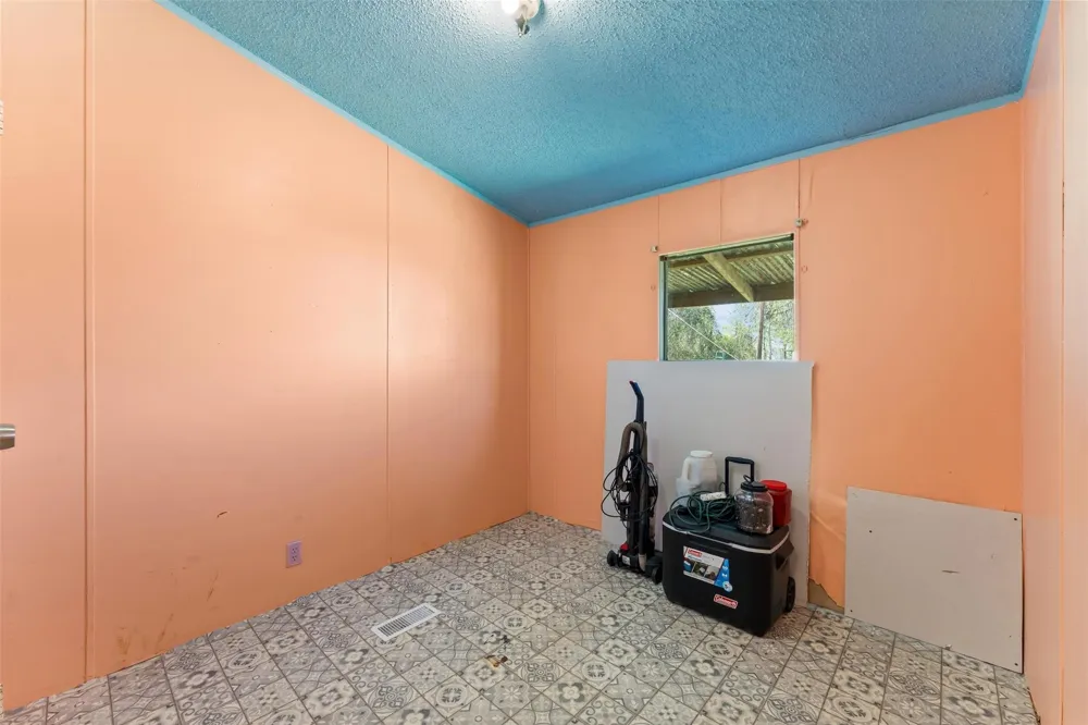 606 S Pine Hill Street Pinehurst, TX 77362