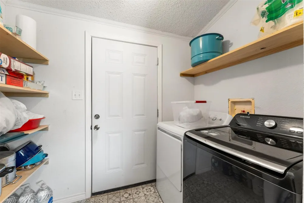 606 S Pine Hill Street Pinehurst, TX 77362