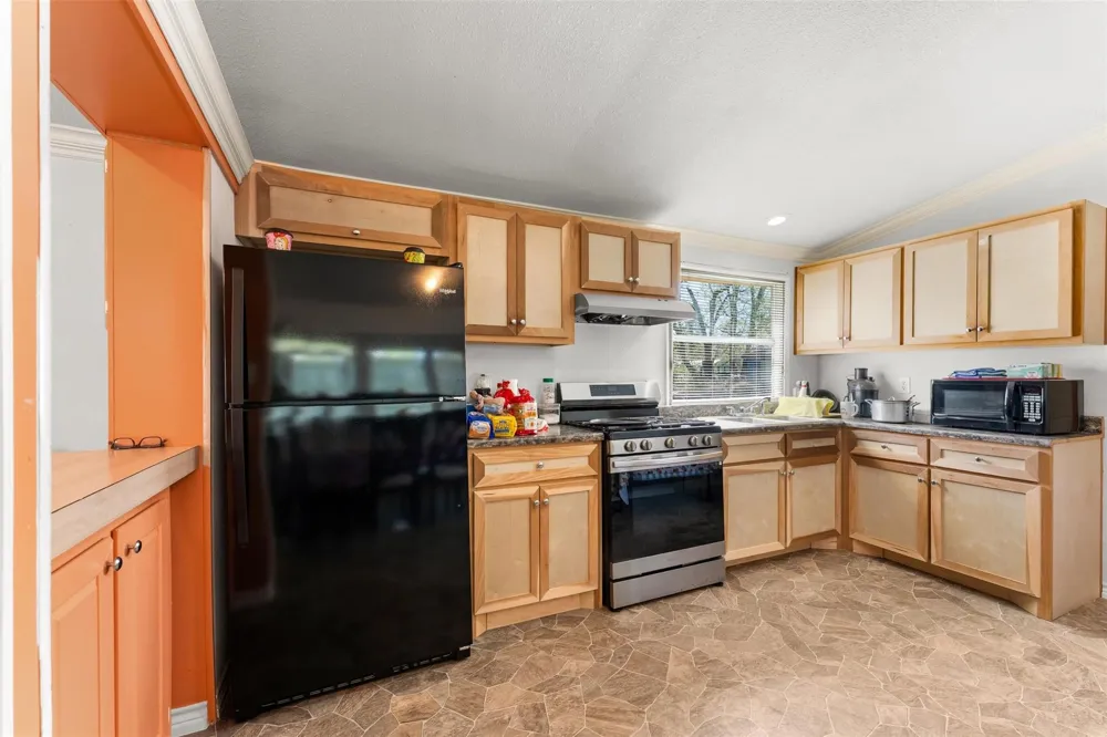 606 S Pine Hill Street Pinehurst, TX 77362
