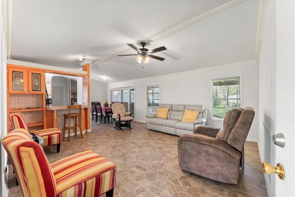 606 S Pine Hill Street Pinehurst, TX 77362