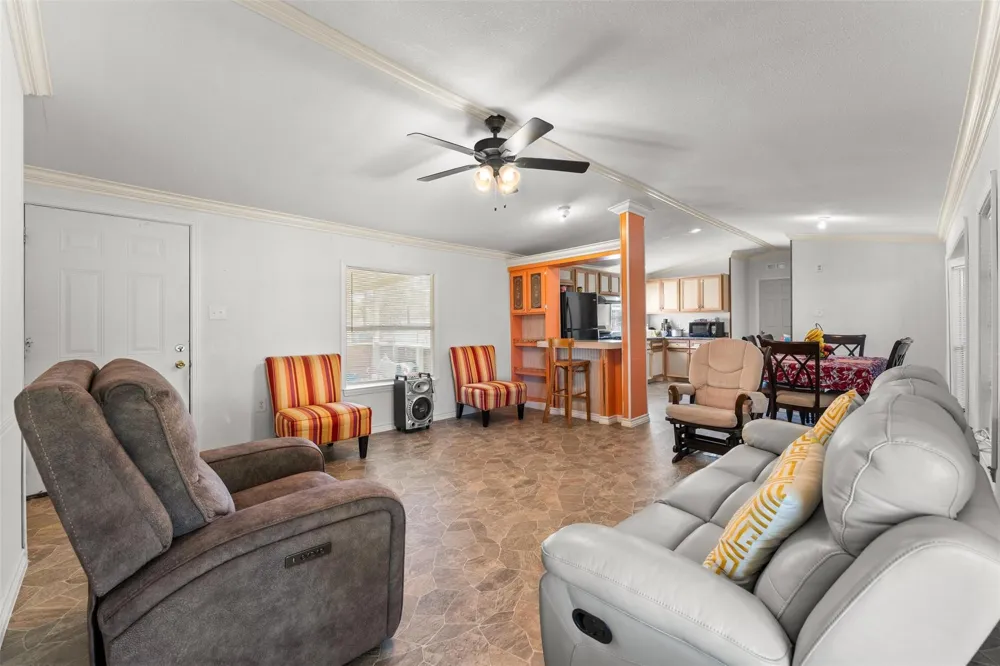 606 S Pine Hill Street Pinehurst, TX 77362