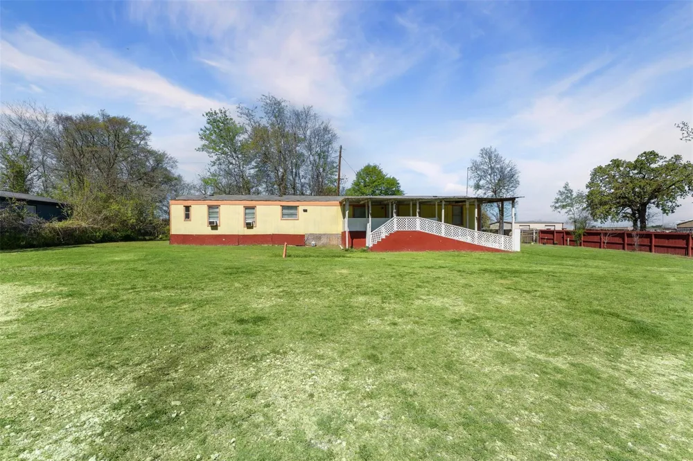 606 S Pine Hill Street Pinehurst, TX 77362