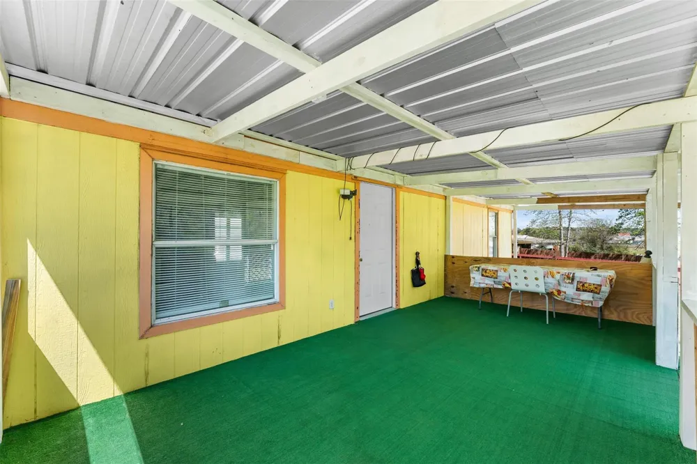 606 S Pine Hill Street Pinehurst, TX 77362