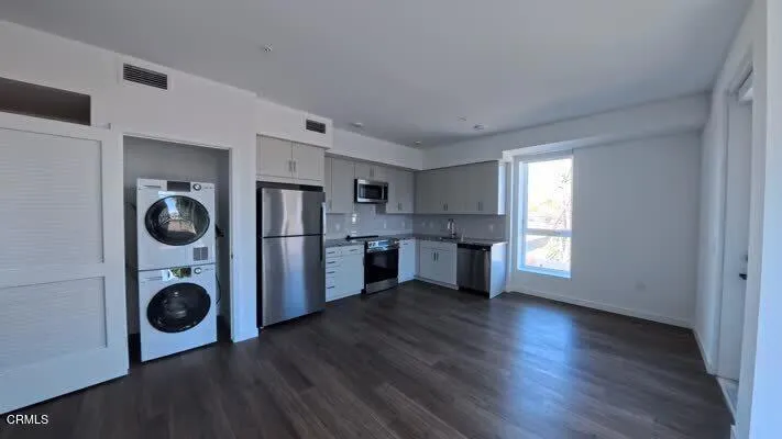 18900 Parthenia Street #102 Northridge, CA 91324