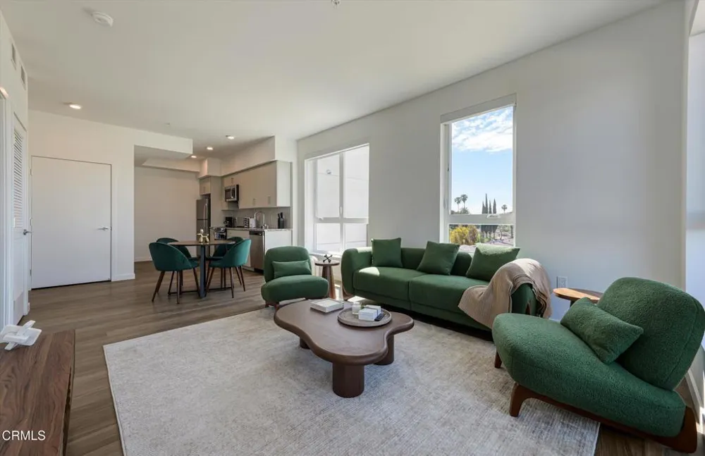 18900 Parthenia Street #102 Northridge, CA 91324