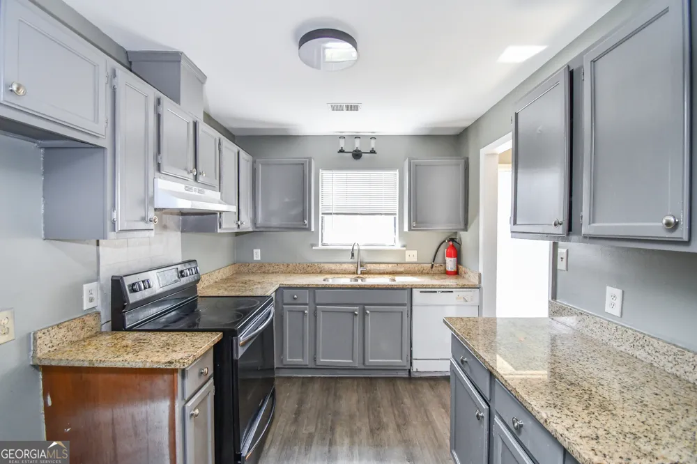 735 Oak DR Hapeville, GA 30354