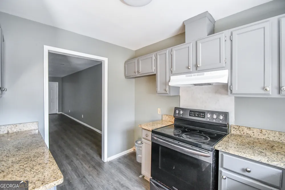 735 Oak DR Hapeville, GA 30354
