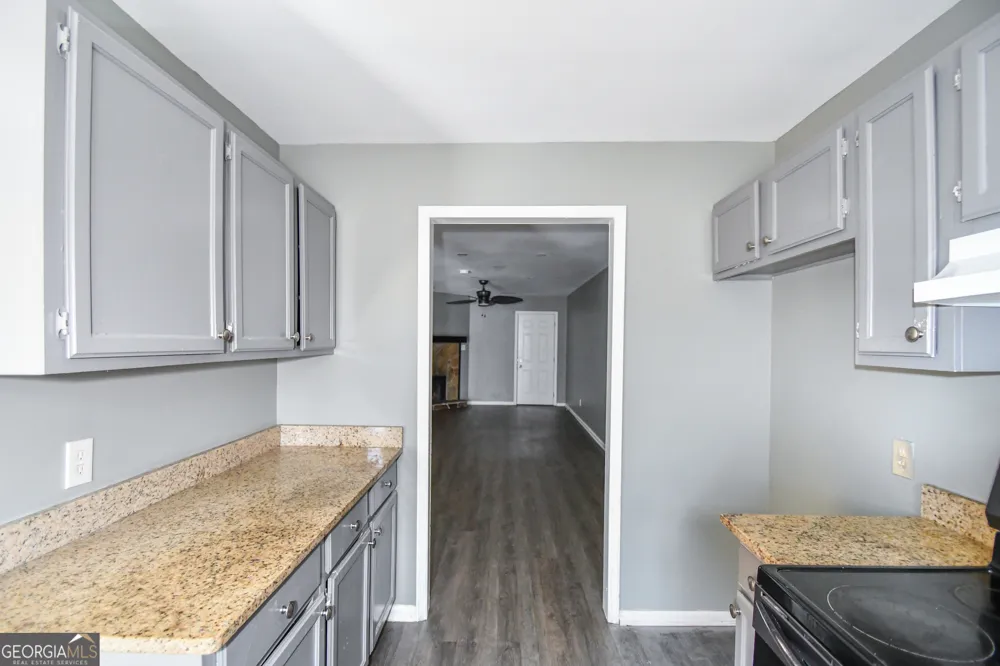 735 Oak DR Hapeville, GA 30354