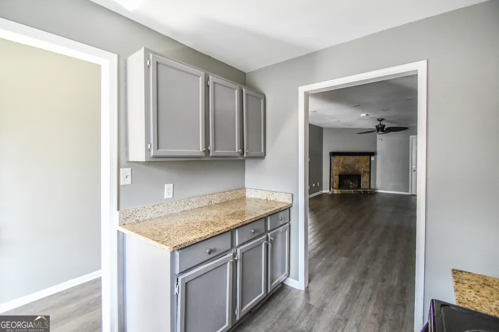 735 Oak DR Hapeville, GA 30354