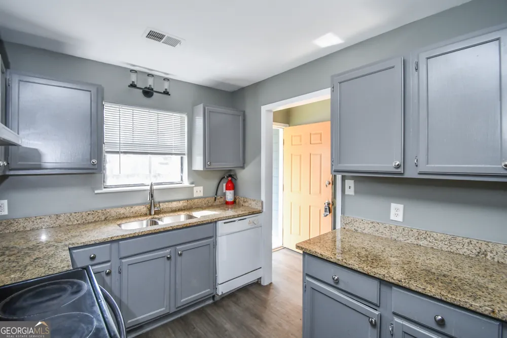 735 Oak DR Hapeville, GA 30354