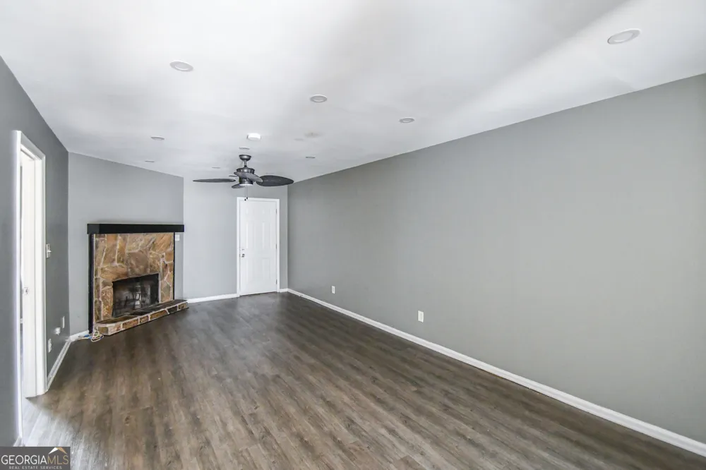 735 Oak DR Hapeville, GA 30354