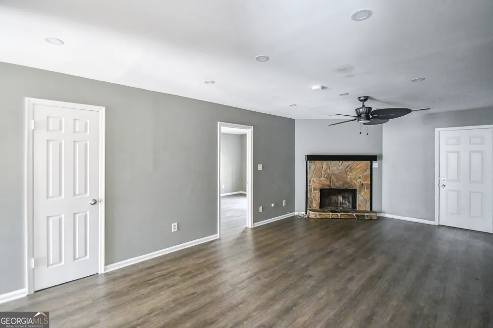 735 Oak DR Hapeville, GA 30354
