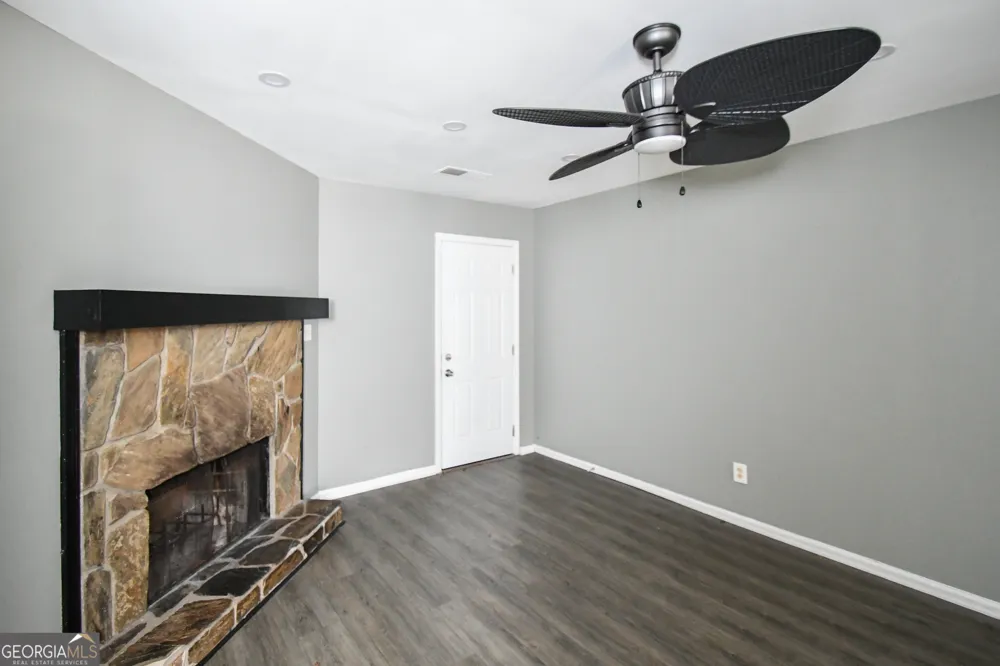 735 Oak DR Hapeville, GA 30354