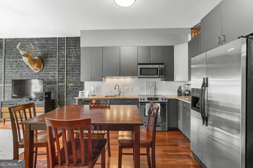 310 W Broughton ST Savannah, GA 31401