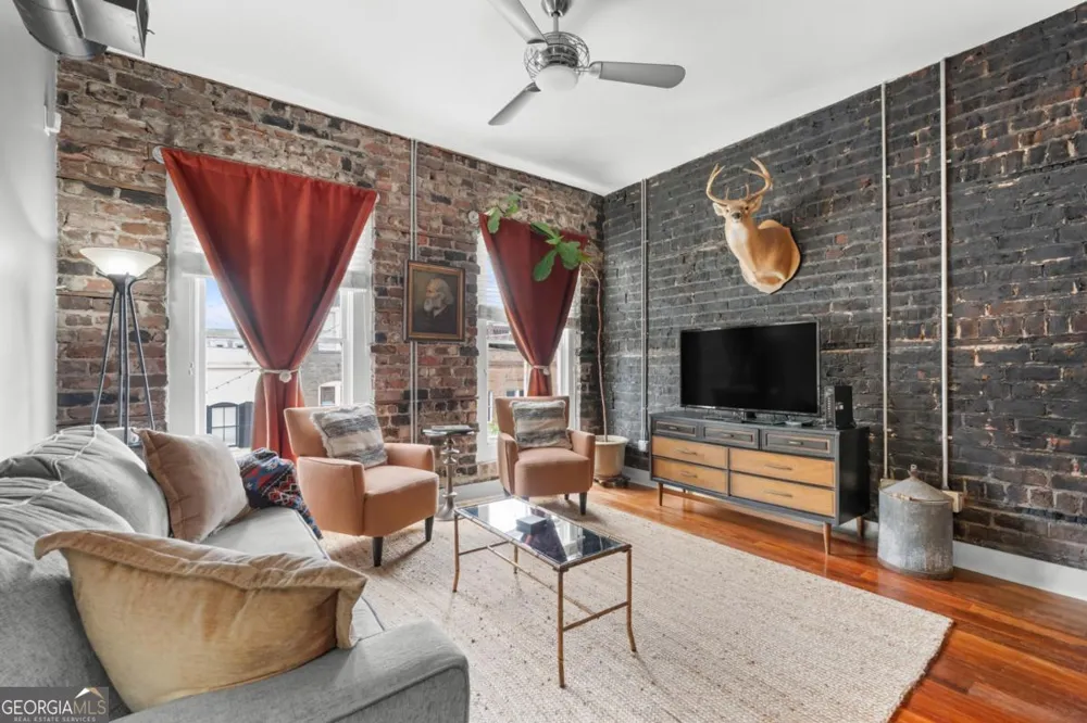 310 W Broughton ST Savannah, GA 31401
