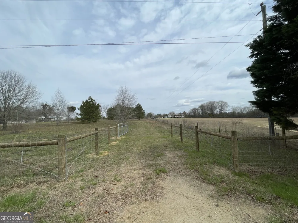 141 James English RD Cochran, GA 31014