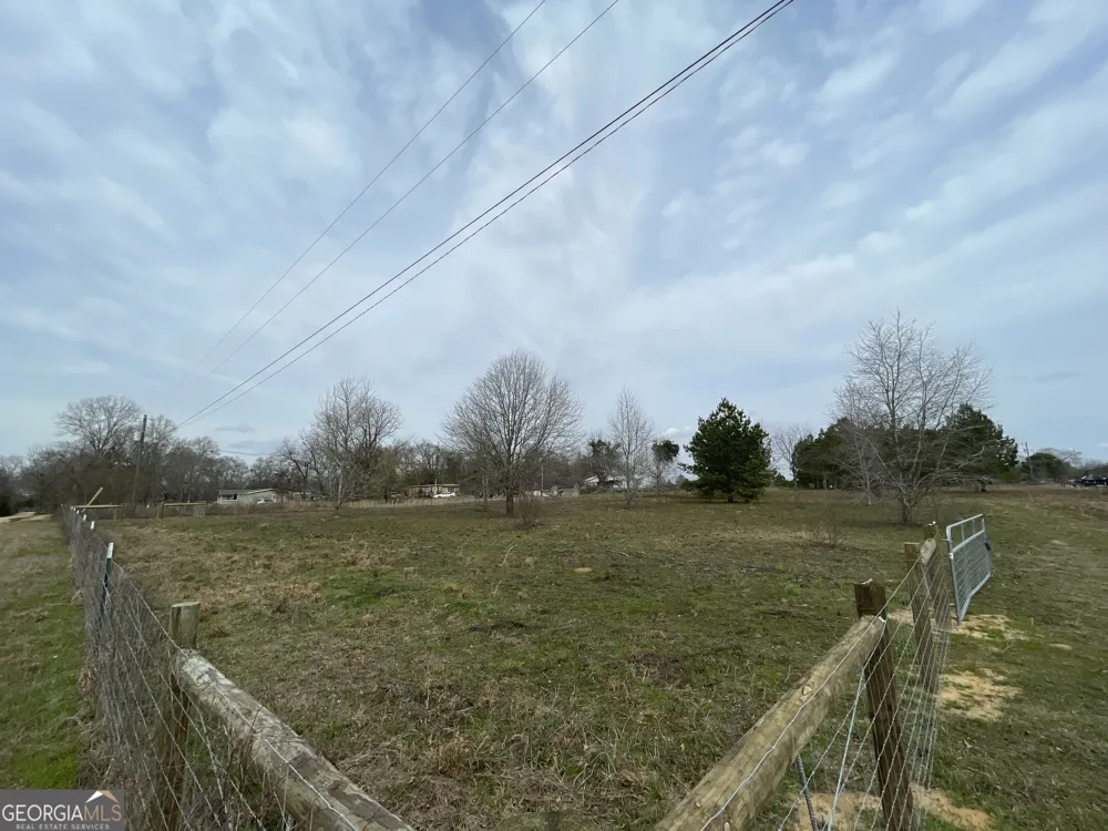 141 James English RD Cochran, GA 31014