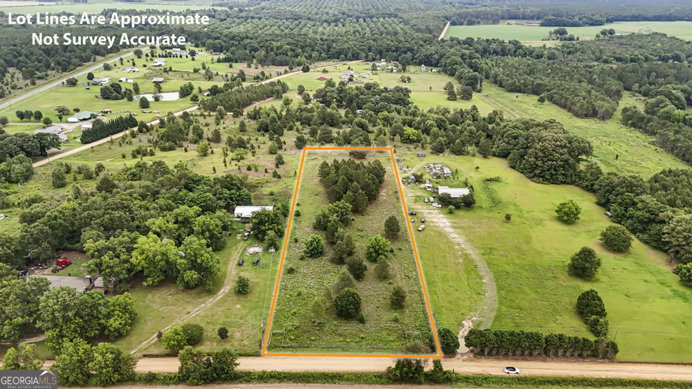 141 James English RD Cochran, GA 31014