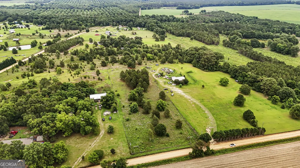 141 James English RD Cochran, GA 31014