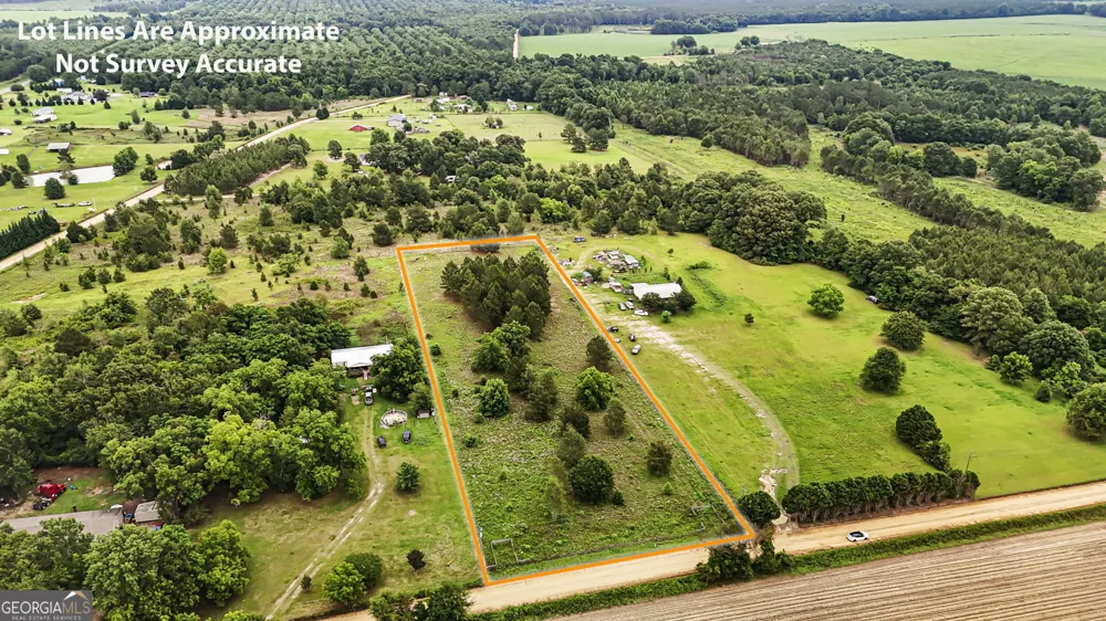 141 James English RD Cochran, GA 31014