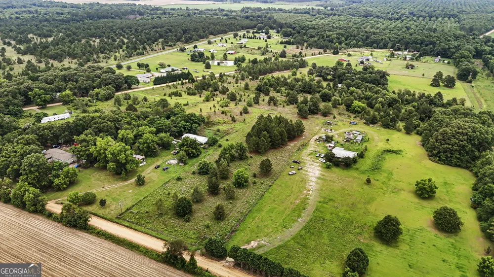 141 James English RD Cochran, GA 31014