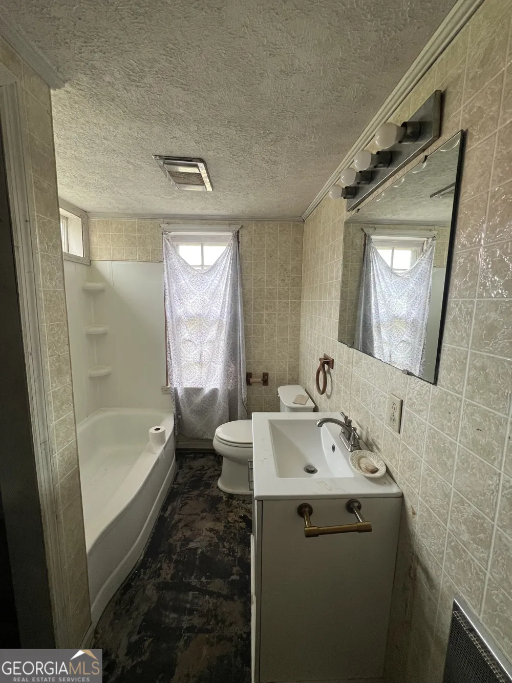 179 Independence ST Tignall, GA 30668