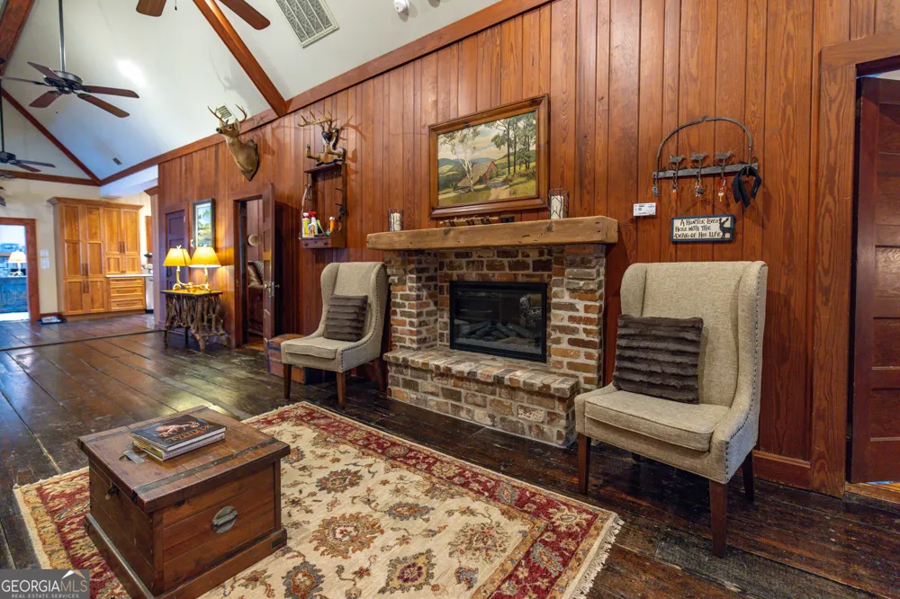 279 Mid River RD White Oak, GA 31568