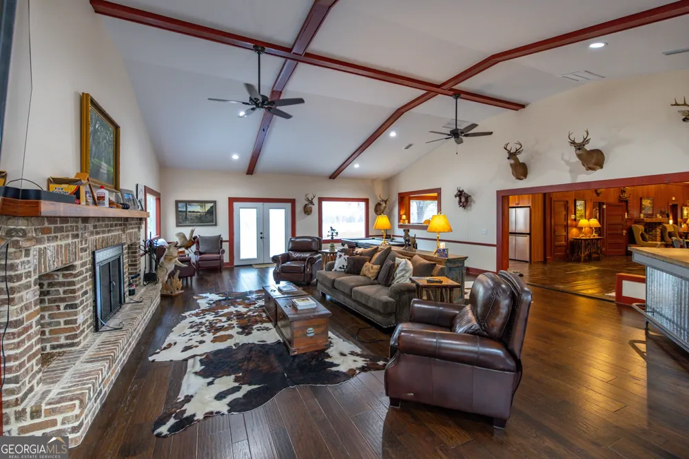 279 Mid River RD White Oak, GA 31568